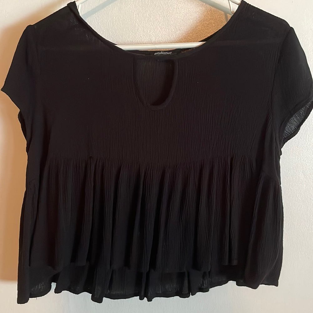 Women’s Black Size Small keyhole neck tshirt